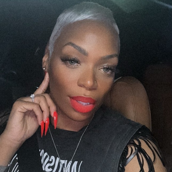 Meet your Posher, Briana - Picture 2 of 4